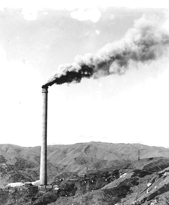 日本鉱業日立鉱山の煙突