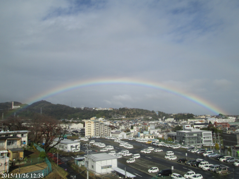 2015年11月26日12時35分の虹（日立市役所屋上から）